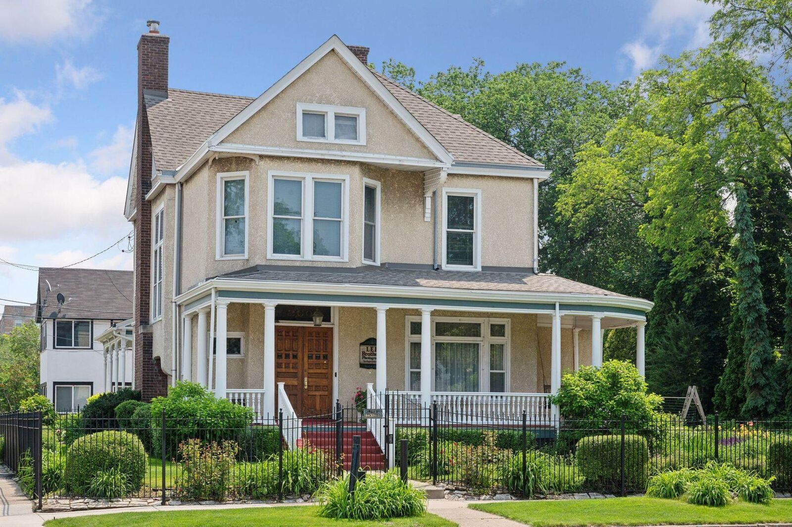 Property Photo:  2601 Portland Avenue  MN 55407 