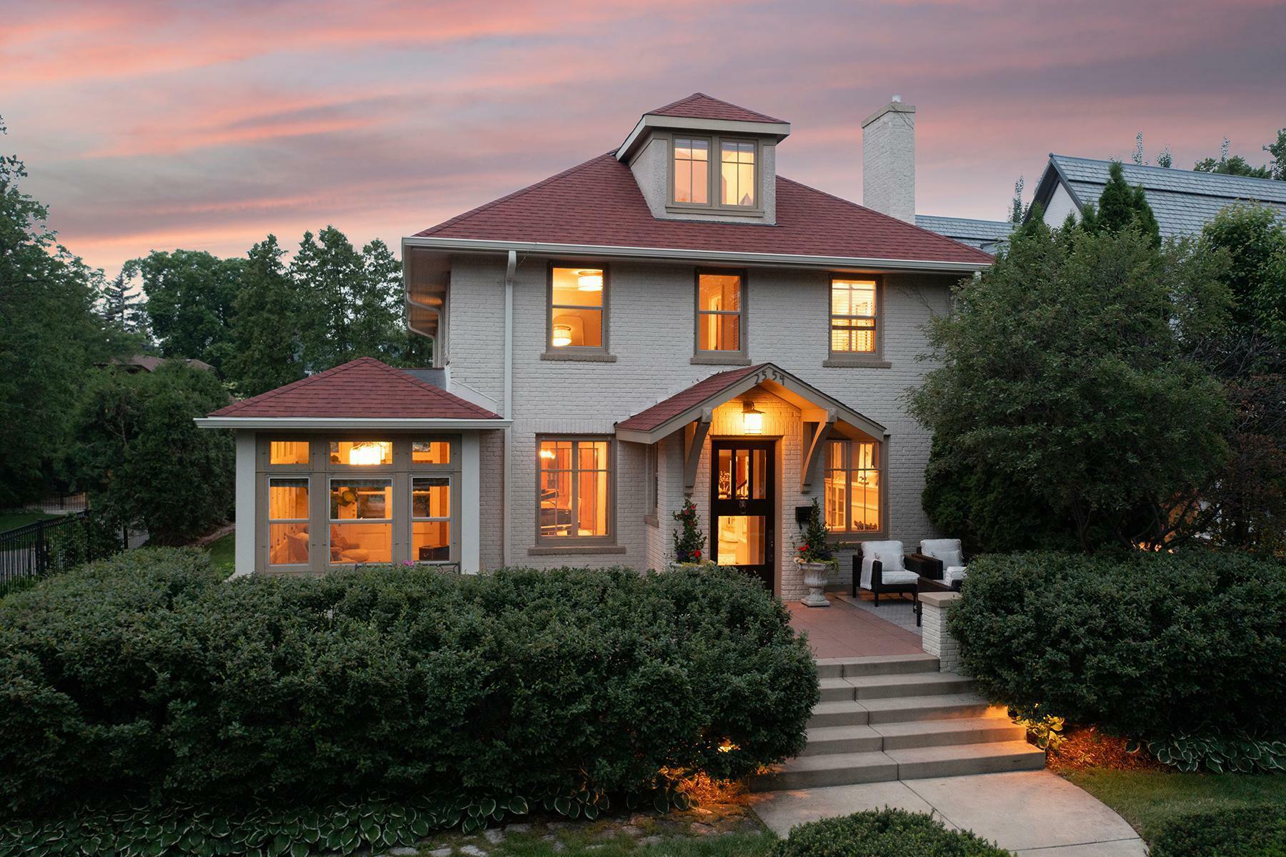 Property Photo:  2554 W Lake Of The Isles Parkway  MN 55405 