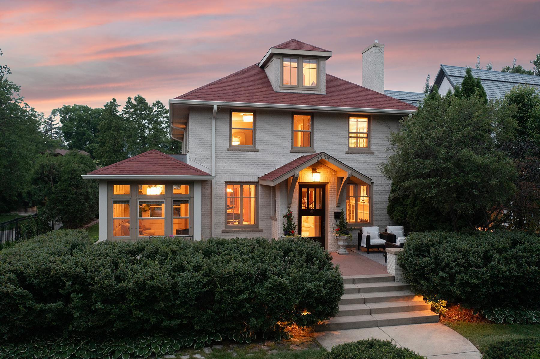 2554 W Lake Of The Isles Parkway  Minneapolis MN 55405 photo
