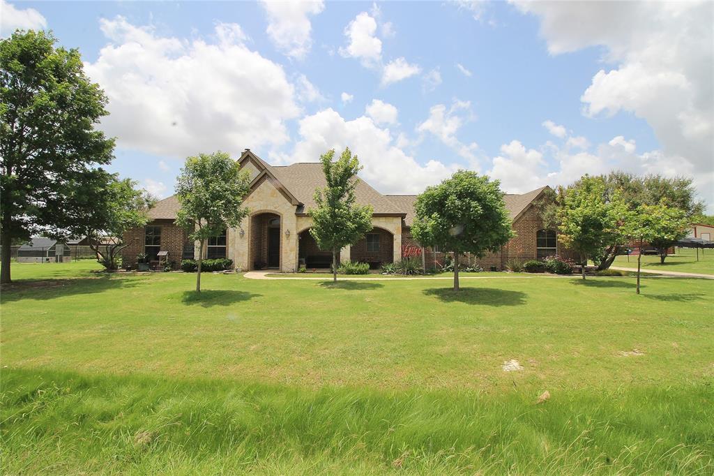 Property Photo: 5641 Country South Lane TX 76065