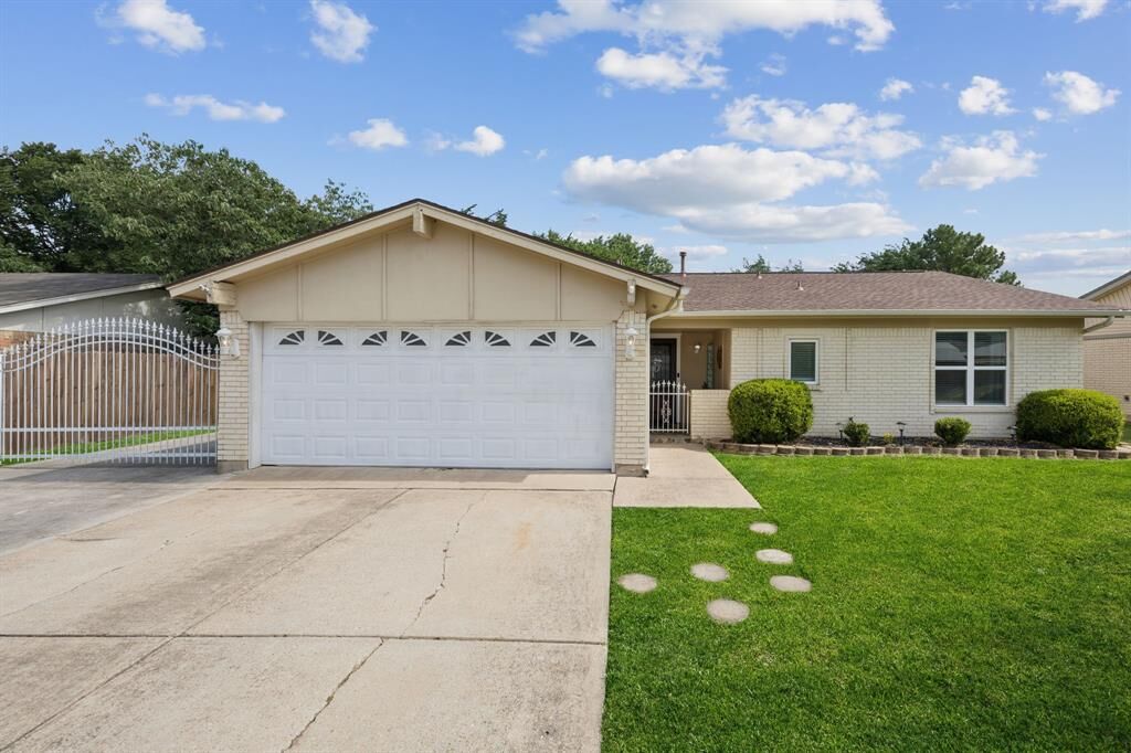 Property Photo:  8017 Emerald Hills Way  TX 76180 