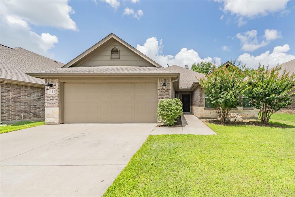 Property Photo: 1113 Vintage Avenue TX 76240