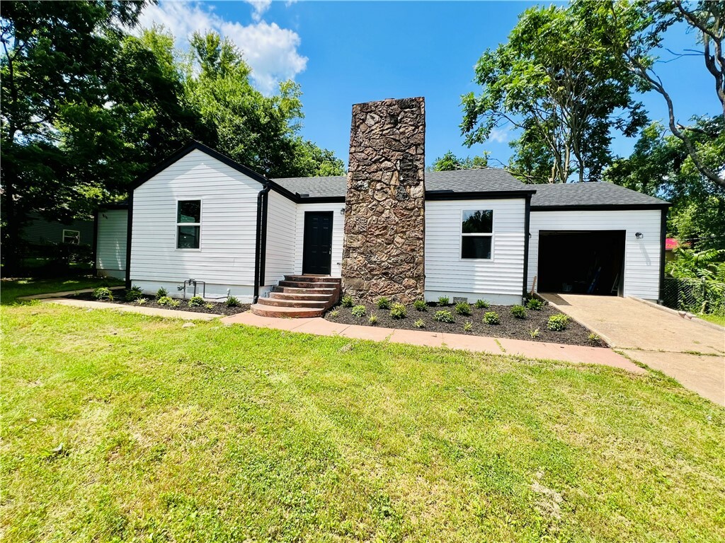 Property Photo: 106 Phillips Avenue AR 72740