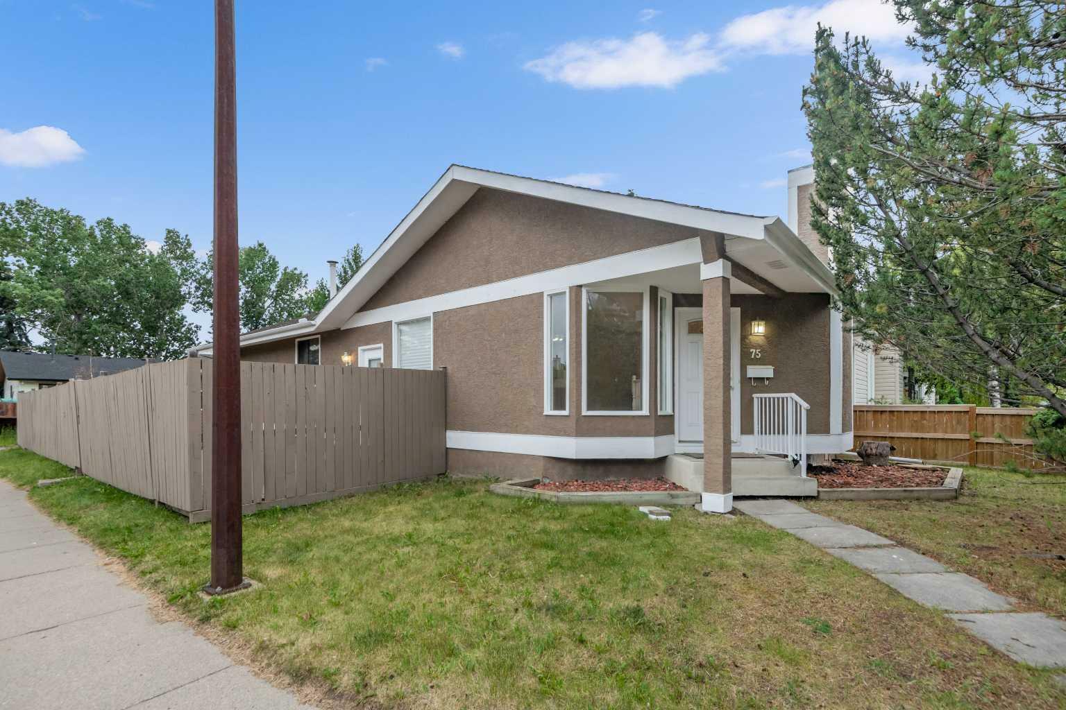 Photo de la propriété: 75 Woodglen Close SW AB T2W 4M9