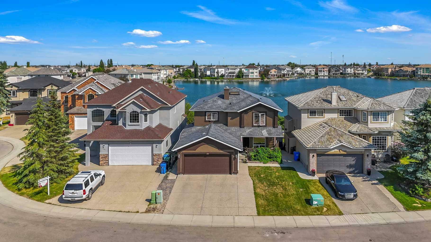 Property Photo:  155 Coral Shores Landing NE  AB T3J 3J7 