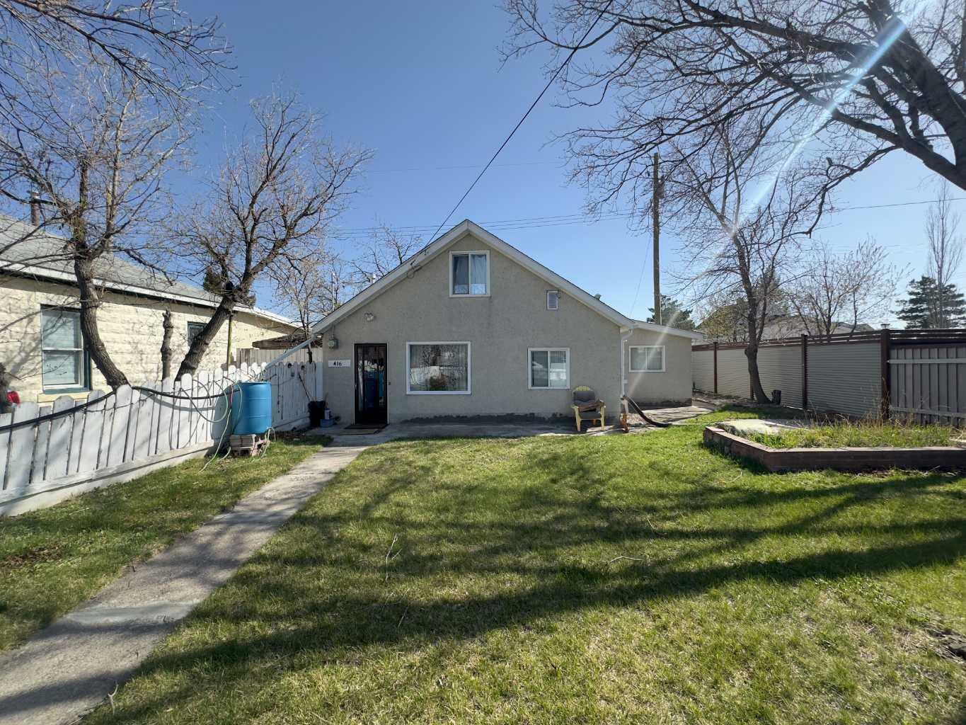 Property Photo: 416 21 Street AB T0L 0Z0