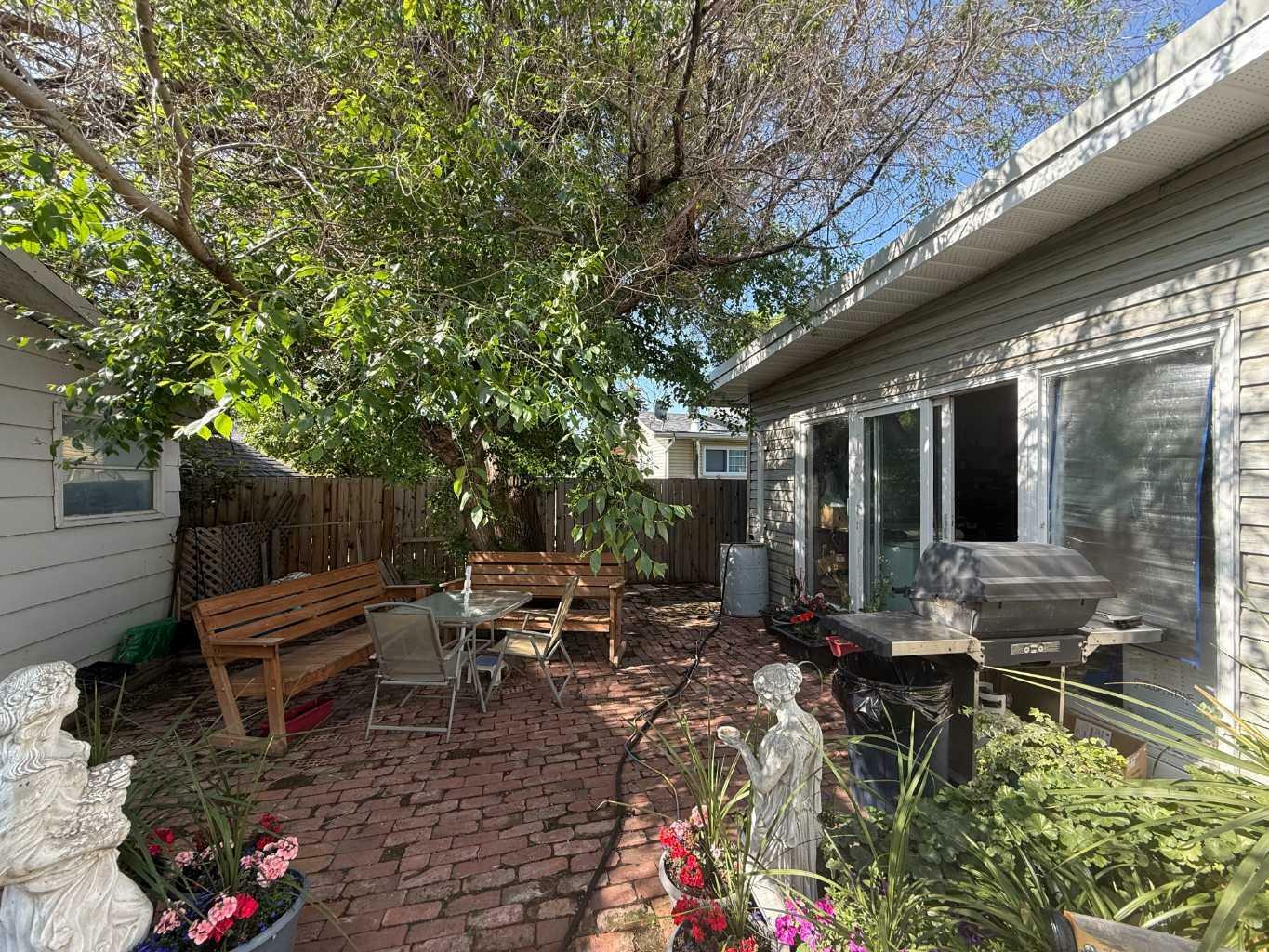 Property Photo: 88 Villa Street AB T0J 0Y1