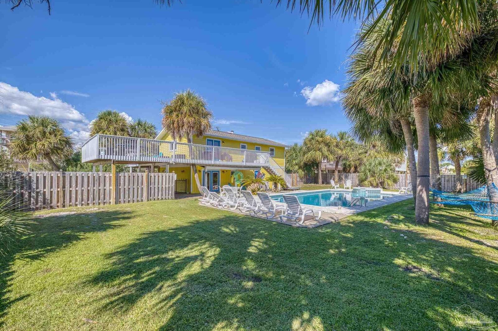Property Photo:  900 Largo Dr  FL 32561 