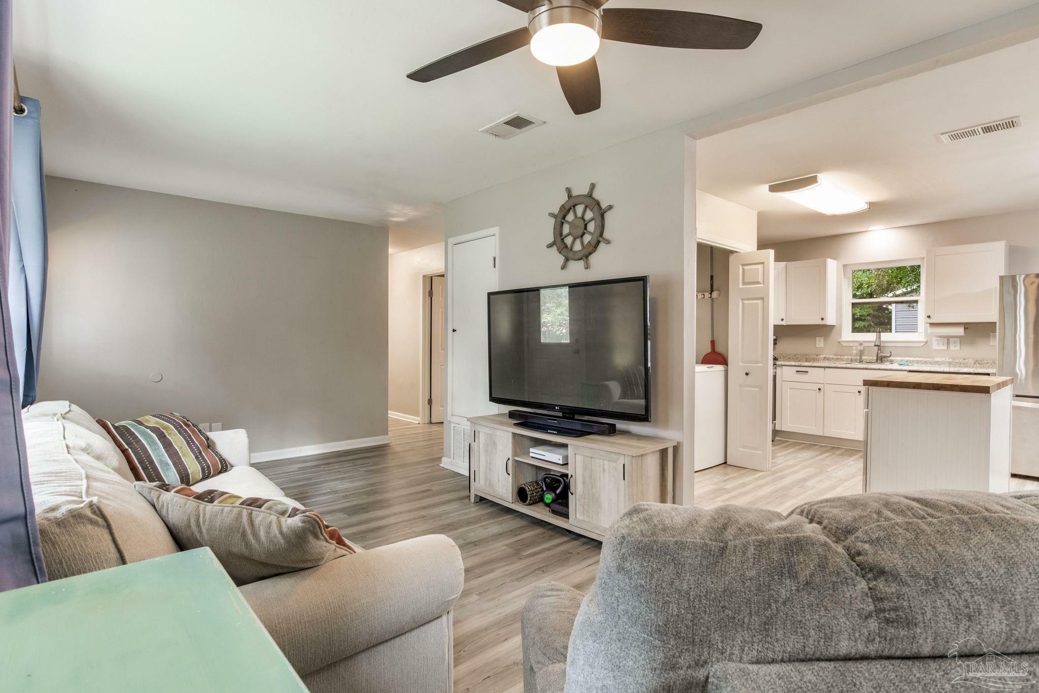 Property Photo: 520 E Selina St FL 32503