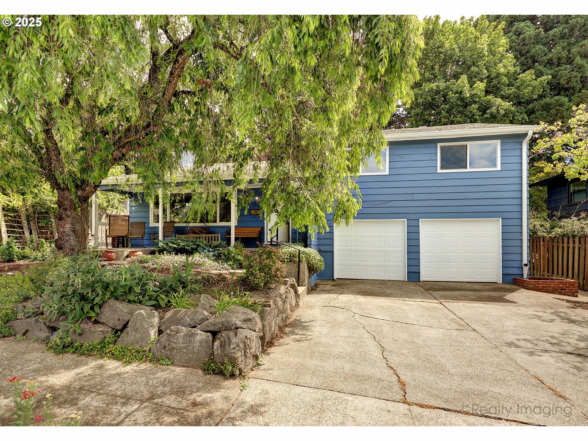 1124 SW Chestnut Dr  Portland OR 97219 photo
