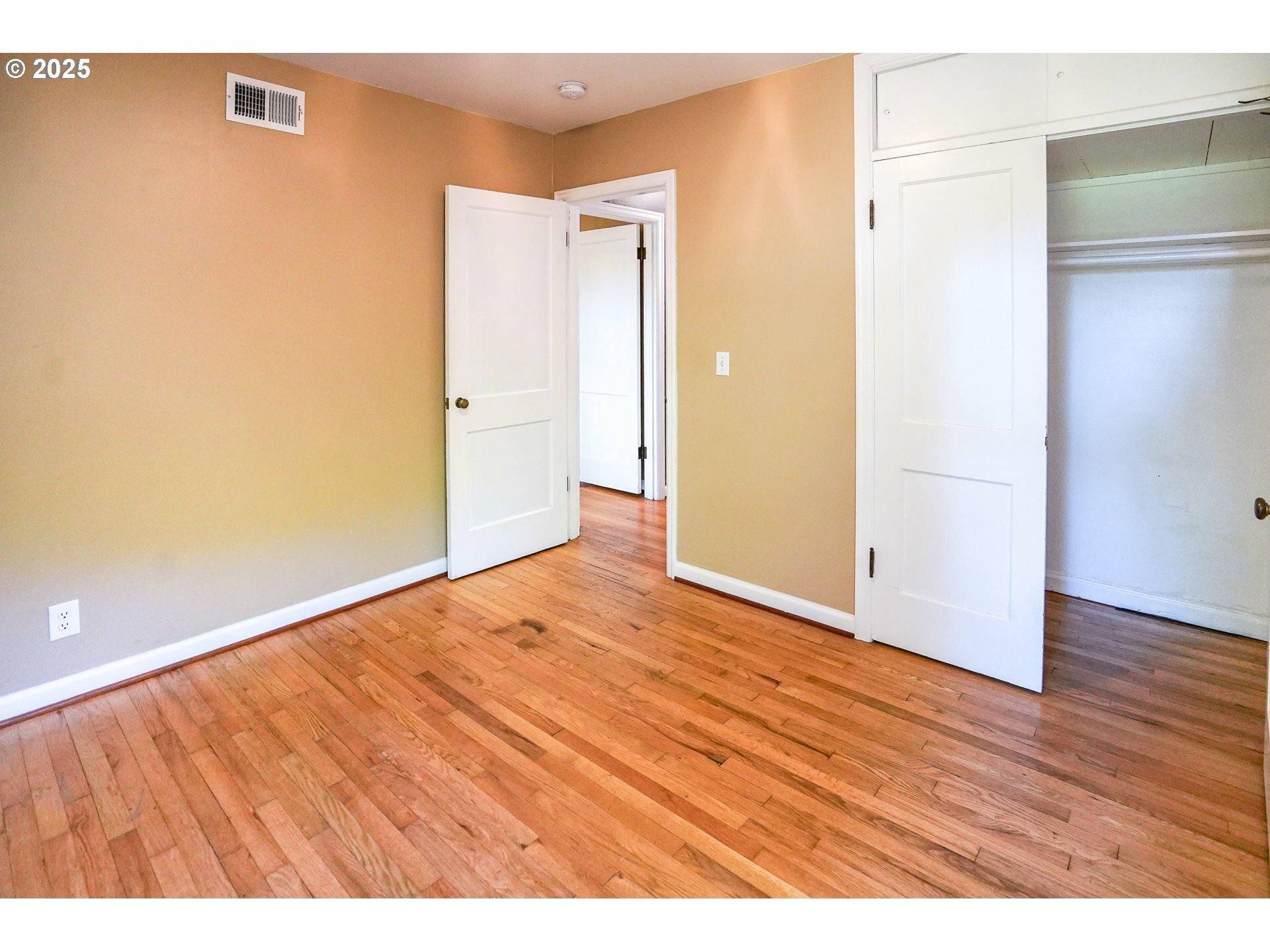 Property Photo: 8800 NE Siskiyou St OR 97220