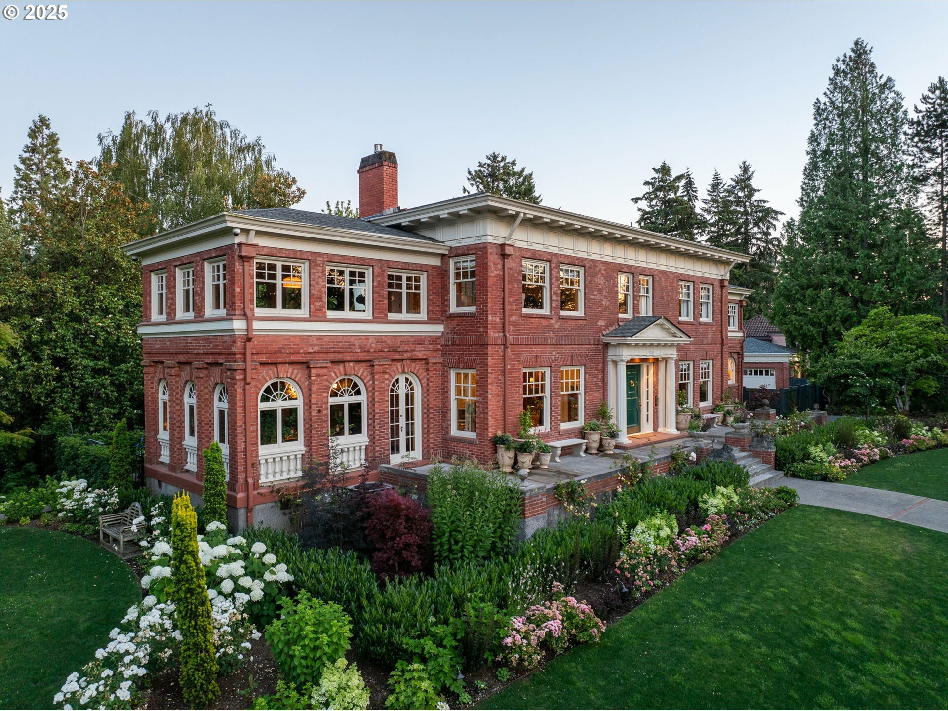 Property Photo:  3360 SE Ankeny St  OR 97214 
