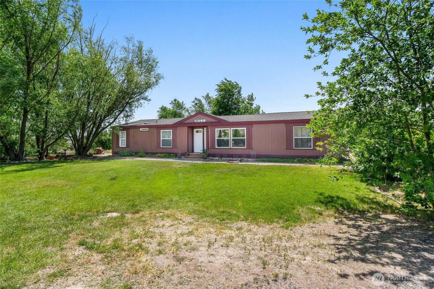 Property Photo:  101 E 8th Street  WA 99341 
