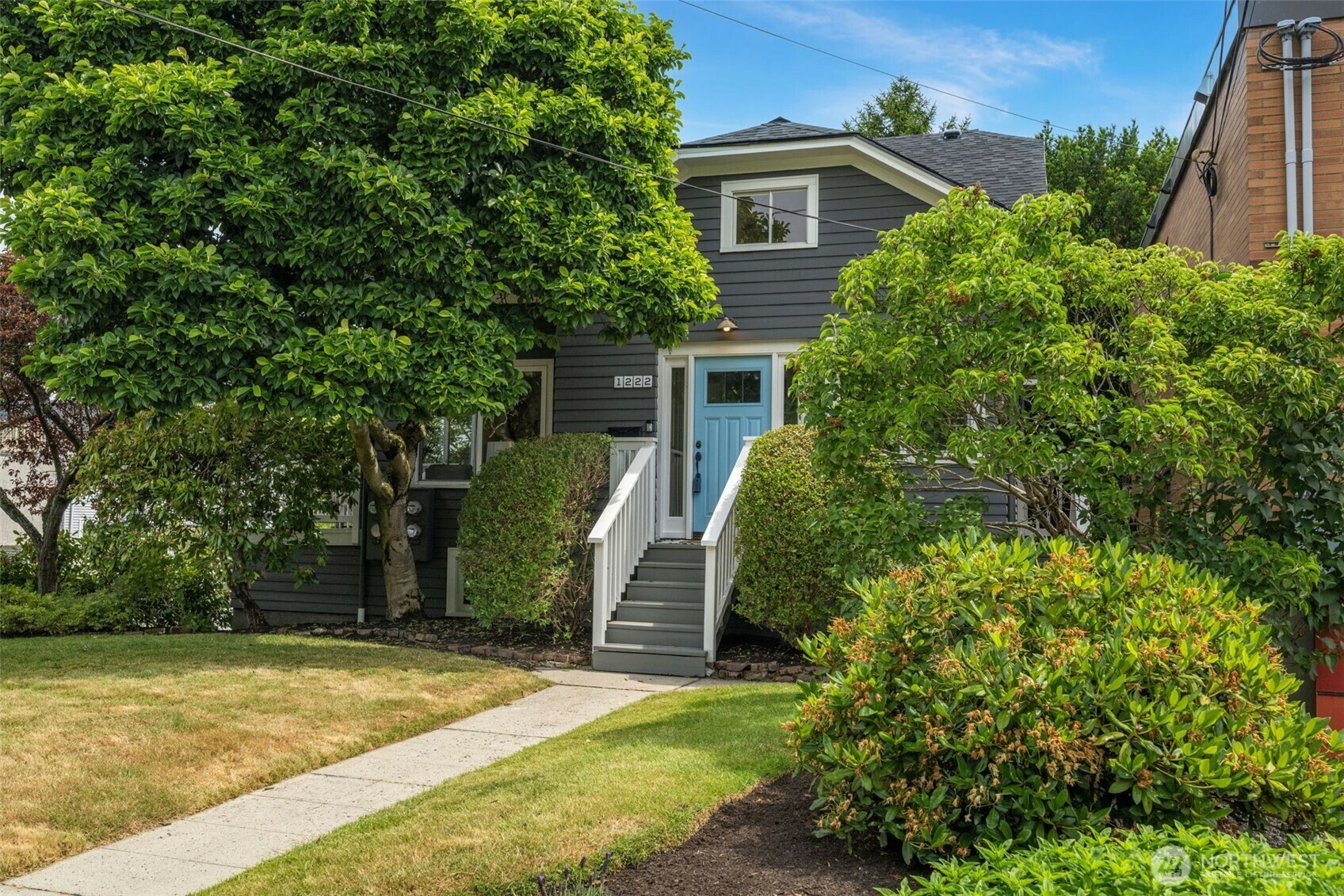 Property Photo:  1222  6th Avenue N  WA 98109 