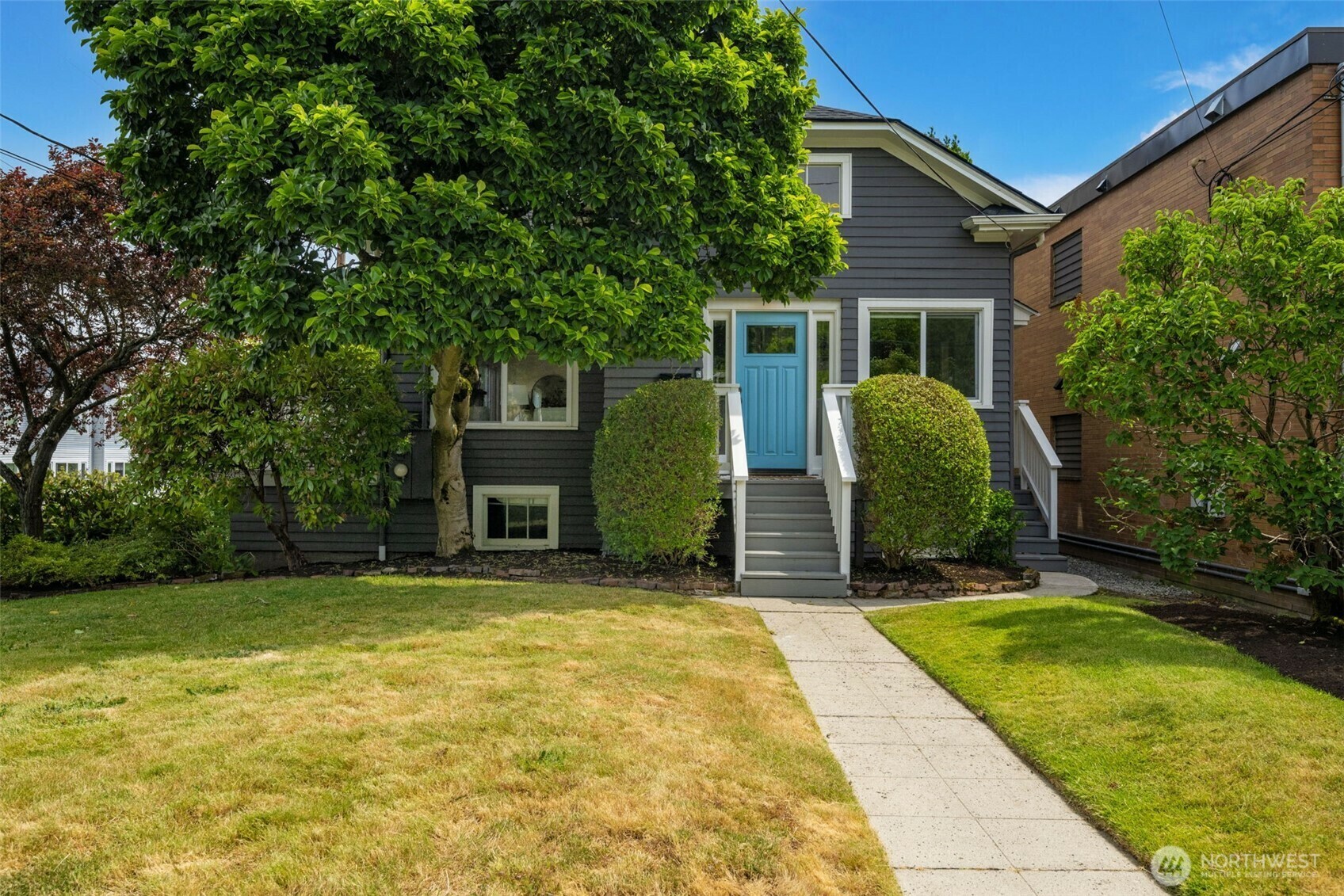 Property Photo: 1222 6th Avenue N WA 98109