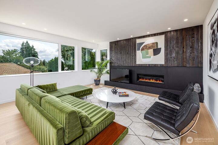 Property Photo:  311 NE 59th Street  WA 98105 