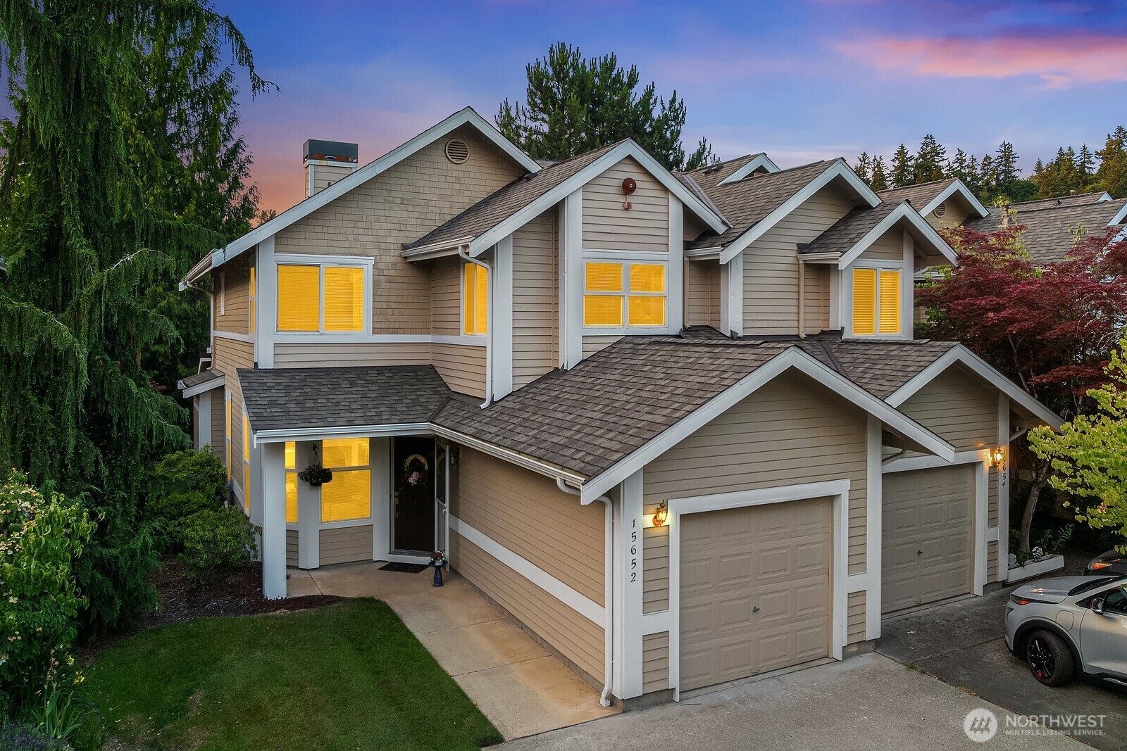 Property Photo: 15652 NE 93rd Way B-1601 WA 98052