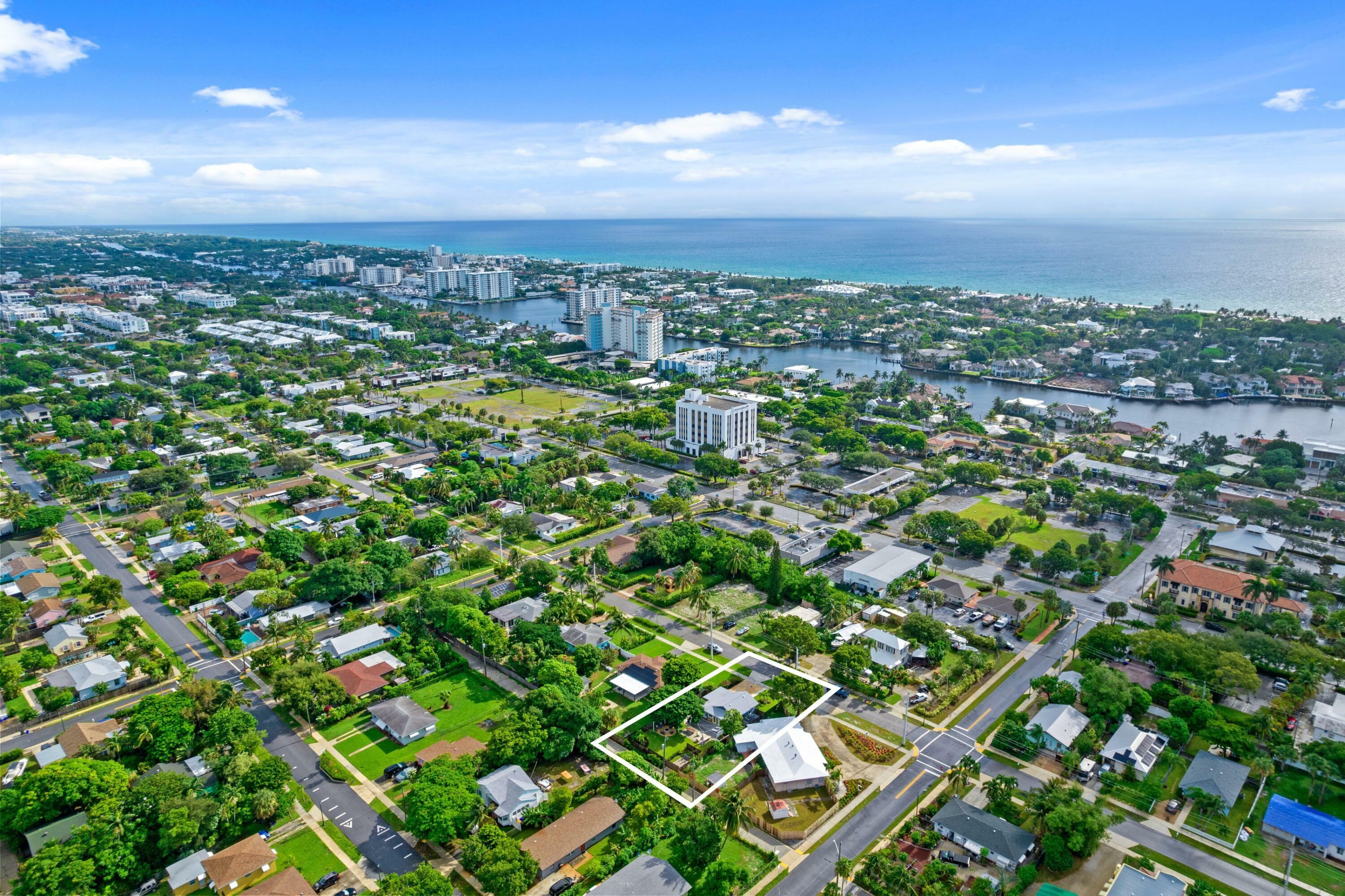 Property Photo: 826 SE 4th Avenue FL 33483