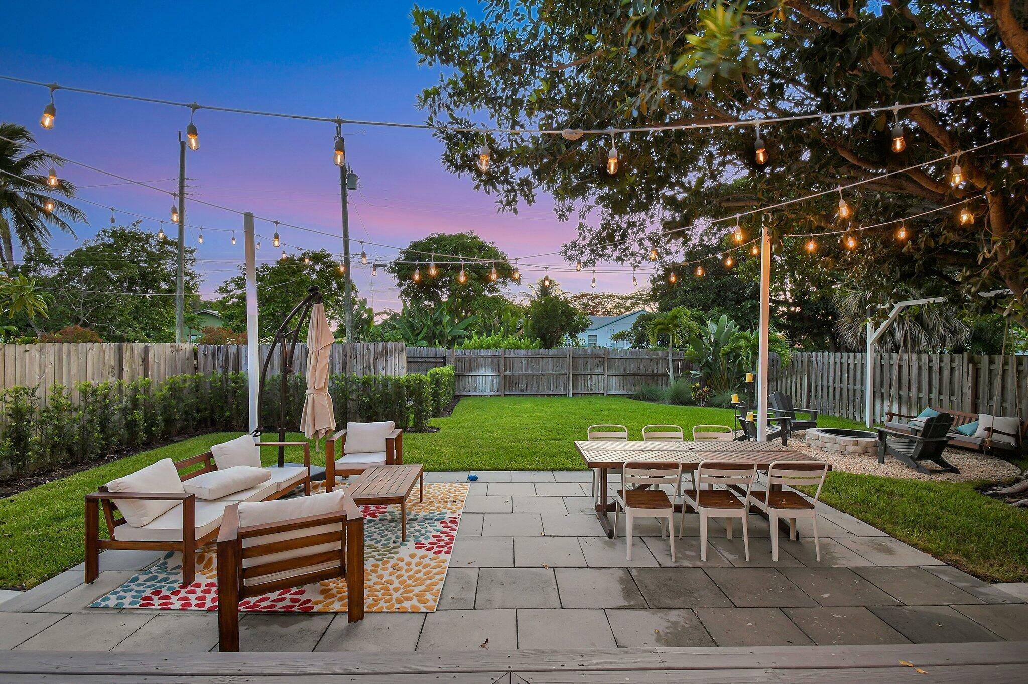 Property Photo: 826 SE 4th Avenue FL 33483