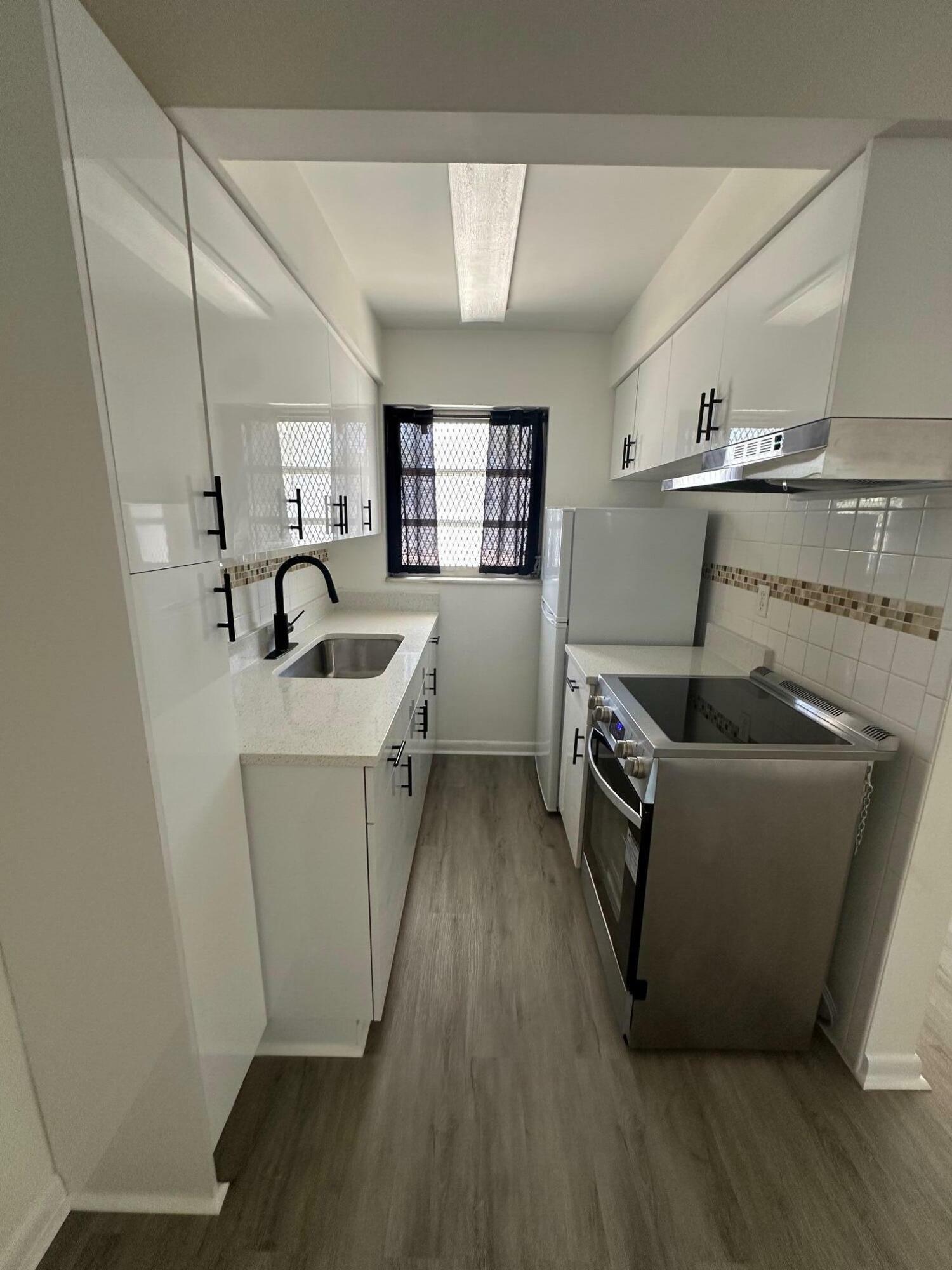 Property Photo: 932 S B Street 3 FL 33460