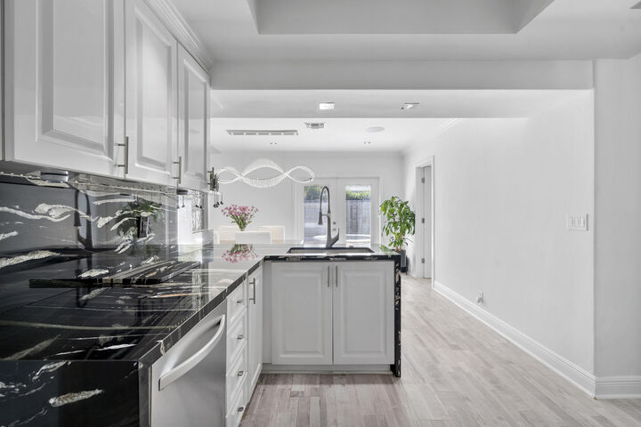 Property Photo: 5280 NE 19th Avenue FL 33308