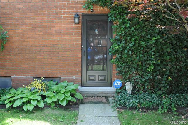Property Photo: 28820 Grant Street MI 48081