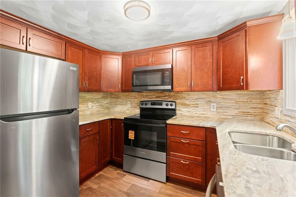 Property Photo: 9 Eagle Run C RI 02818