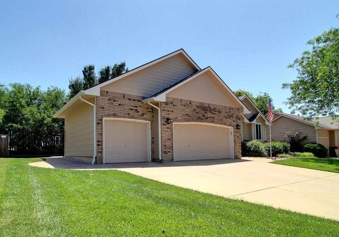 Property Photo:  841 E Cedarbrook Rd  KS 67037 