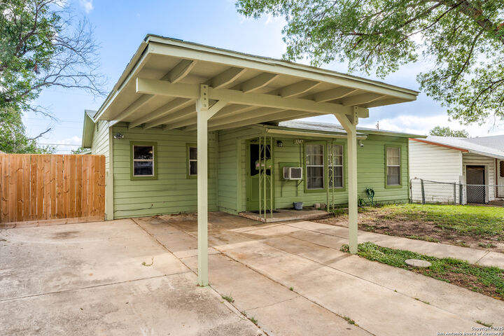 Property Photo: 3247 Lasses TX 78223