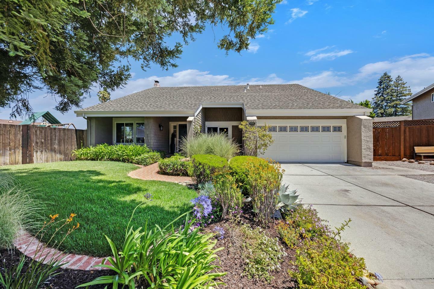 Property Photo: 331 Idyllwild Court CA 94061