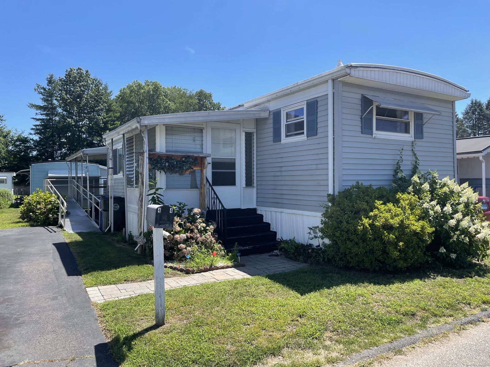 Property Photo: 44 Cheyenne Road CT 06118