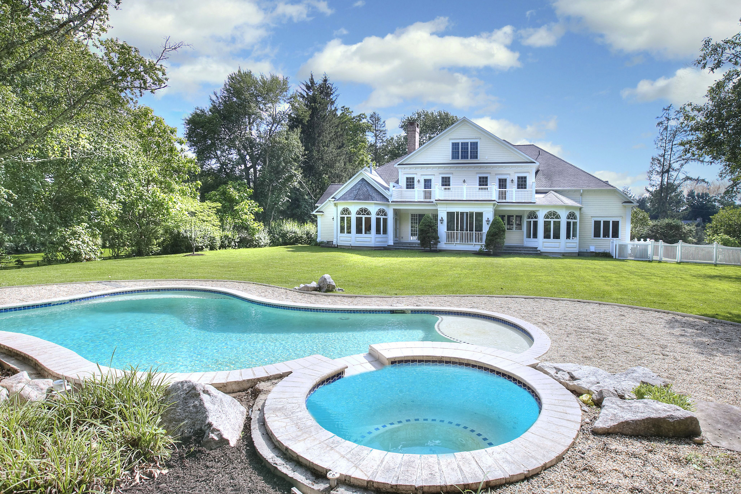 Property Photo: 4 Jennings Court CT 06880