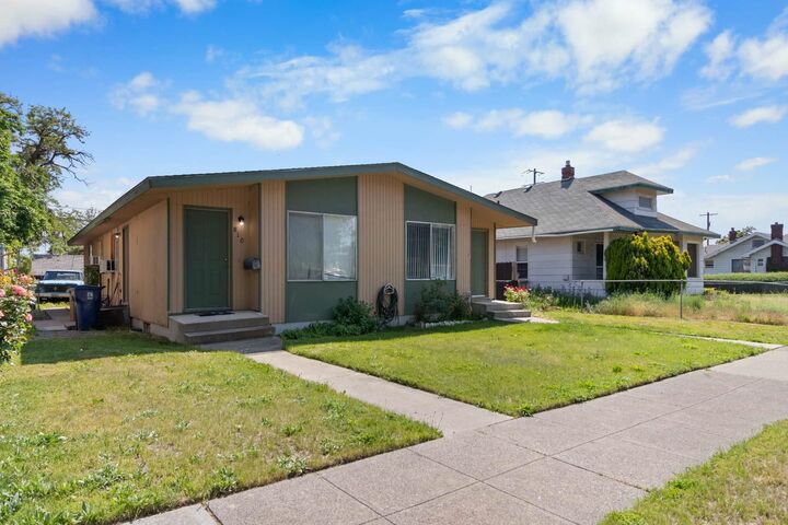 Property Photo:  808-810 E Dalton Ave  WA 99207 