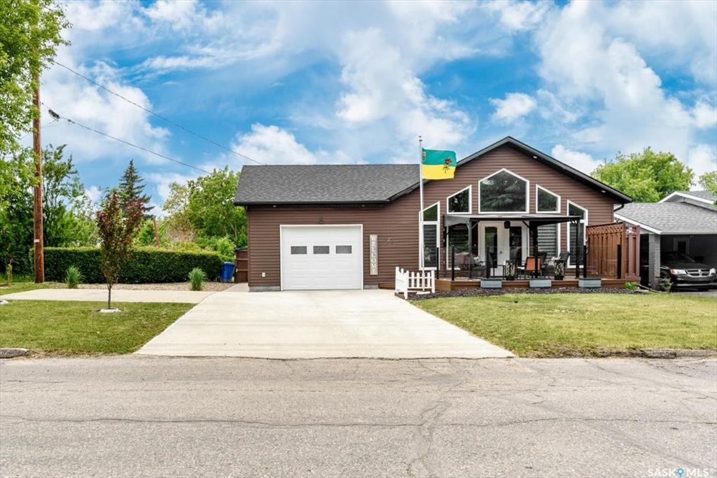 Property Photo: 121 2nd Street NE SK S0A 1N0