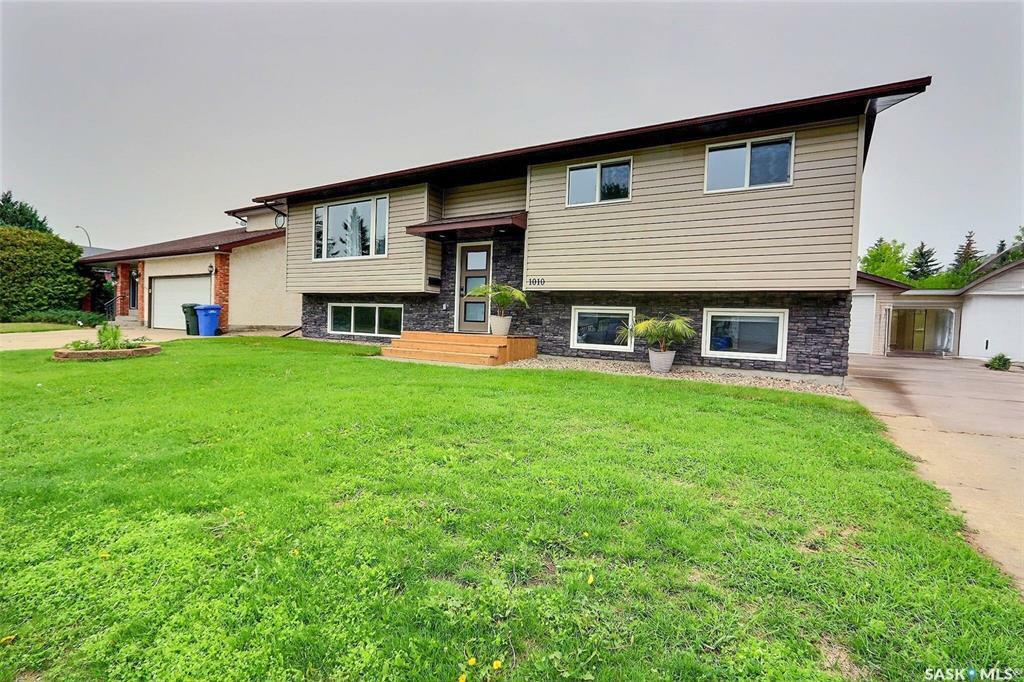 Property Photo:  1010 Wyllie Crescent  SK S6V 6L8 