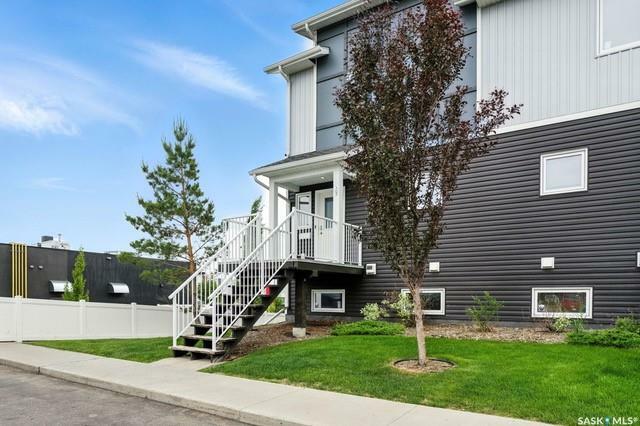 Property Photo: 225 Hassard Close 302 SK S7L 2W8