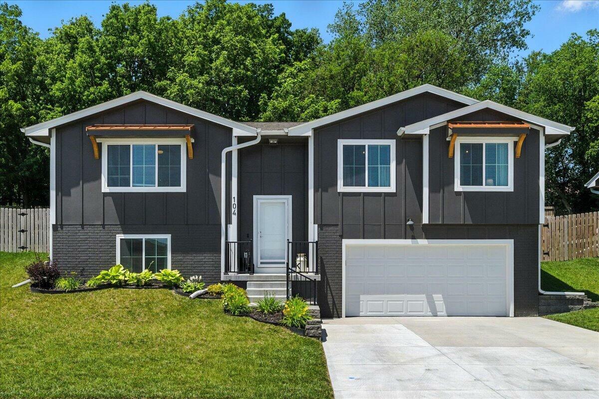 Property Photo: 104 Maplewood Circle IA 51534