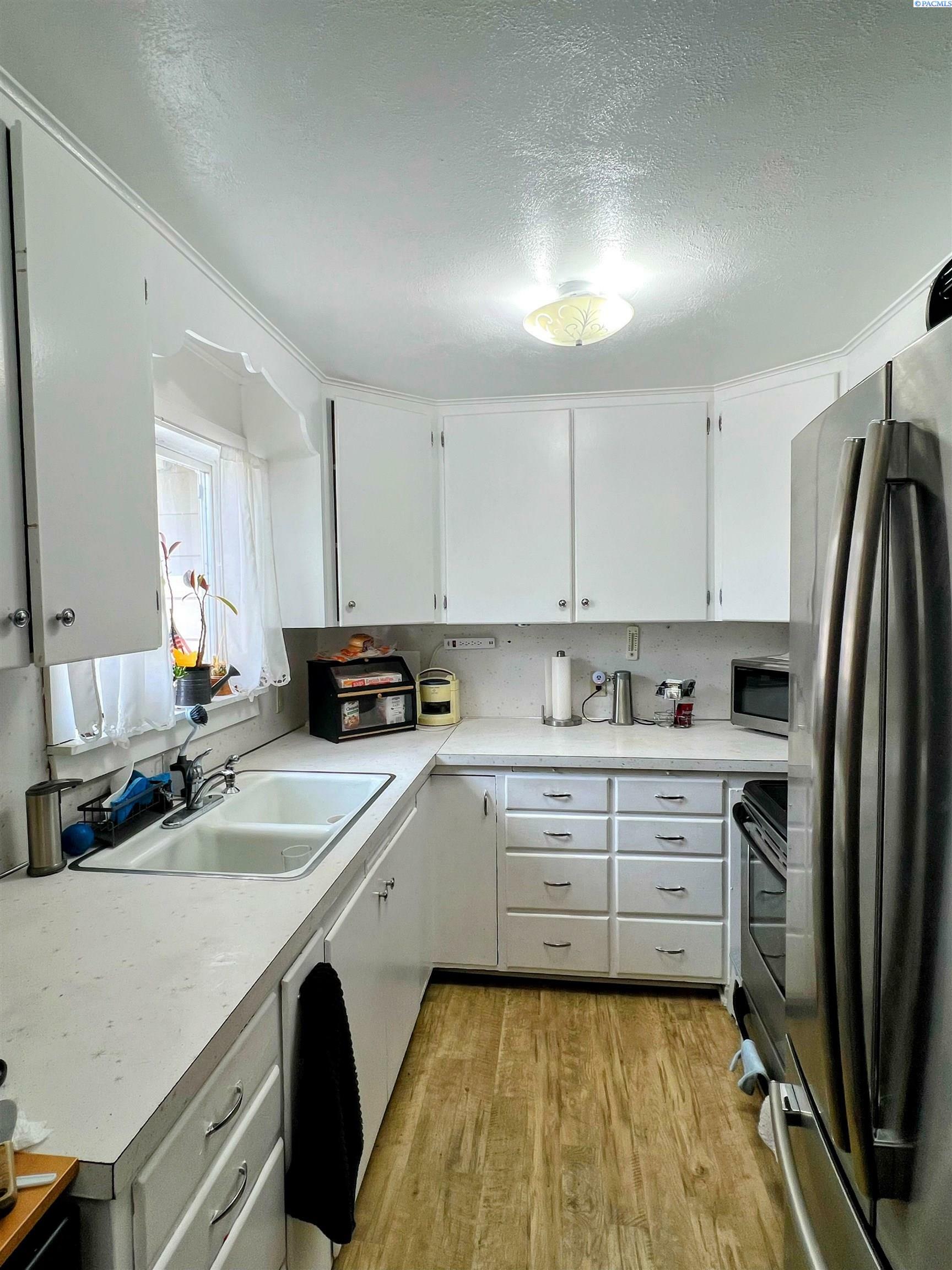 Property Photo: 1836 W Park WA 99301