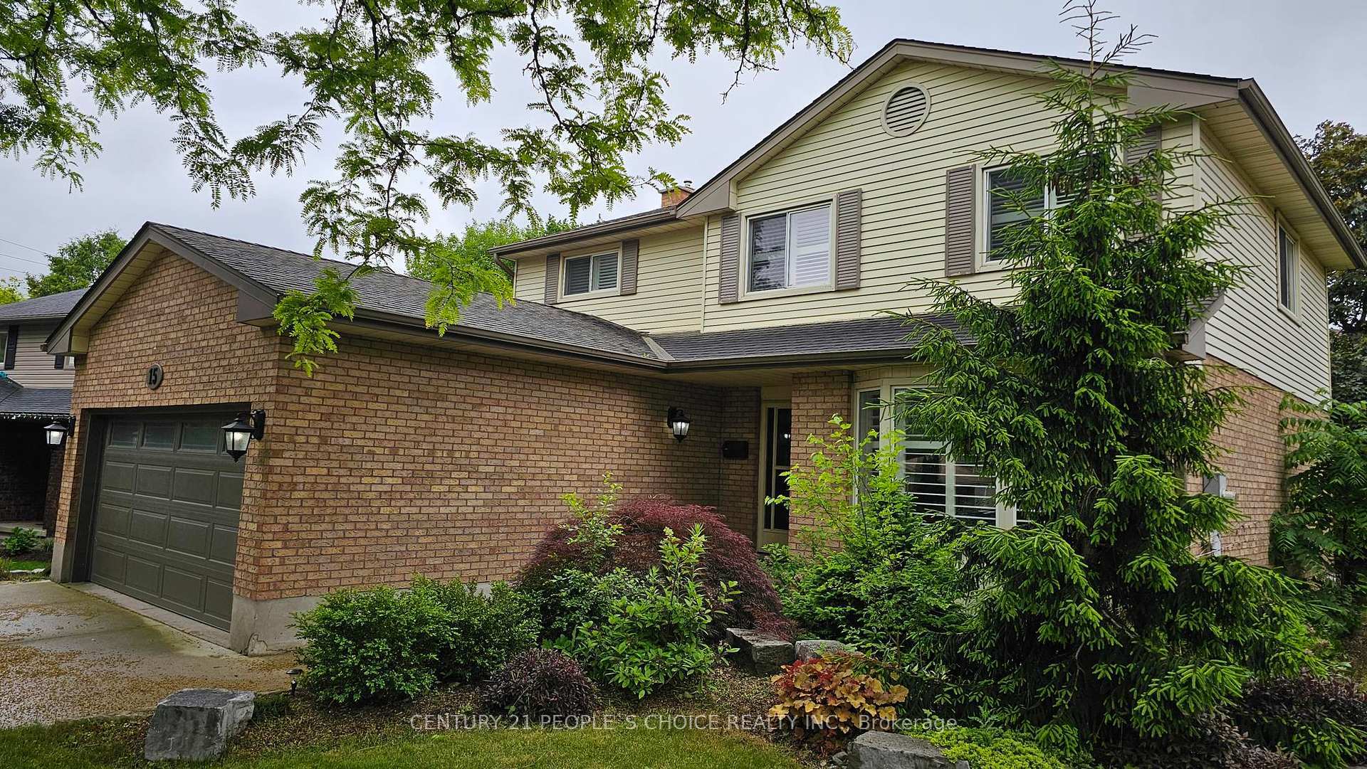 Photo de la propriété: 15 Birchlawn Avenue ON N1S 4S1
