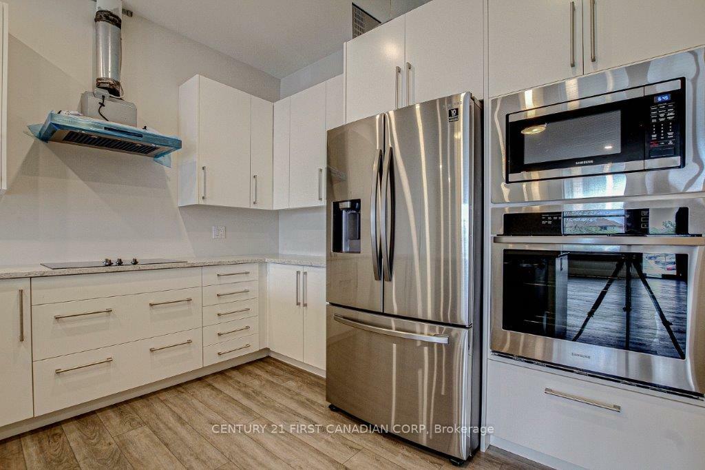 Property Photo: 1696 Fiddlehead Place 205 ON N6G 5M6