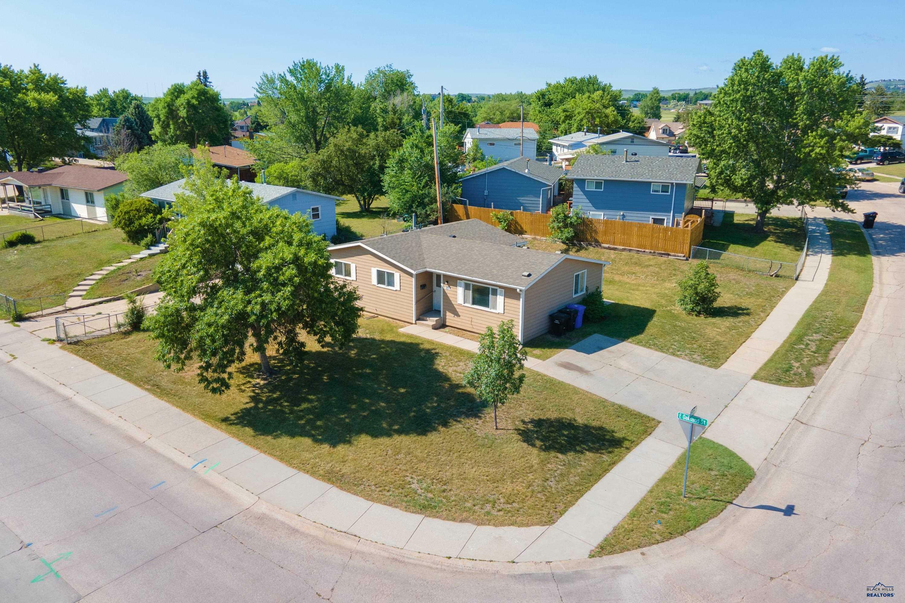 Property Photo: 923 E Oakland SD 57701