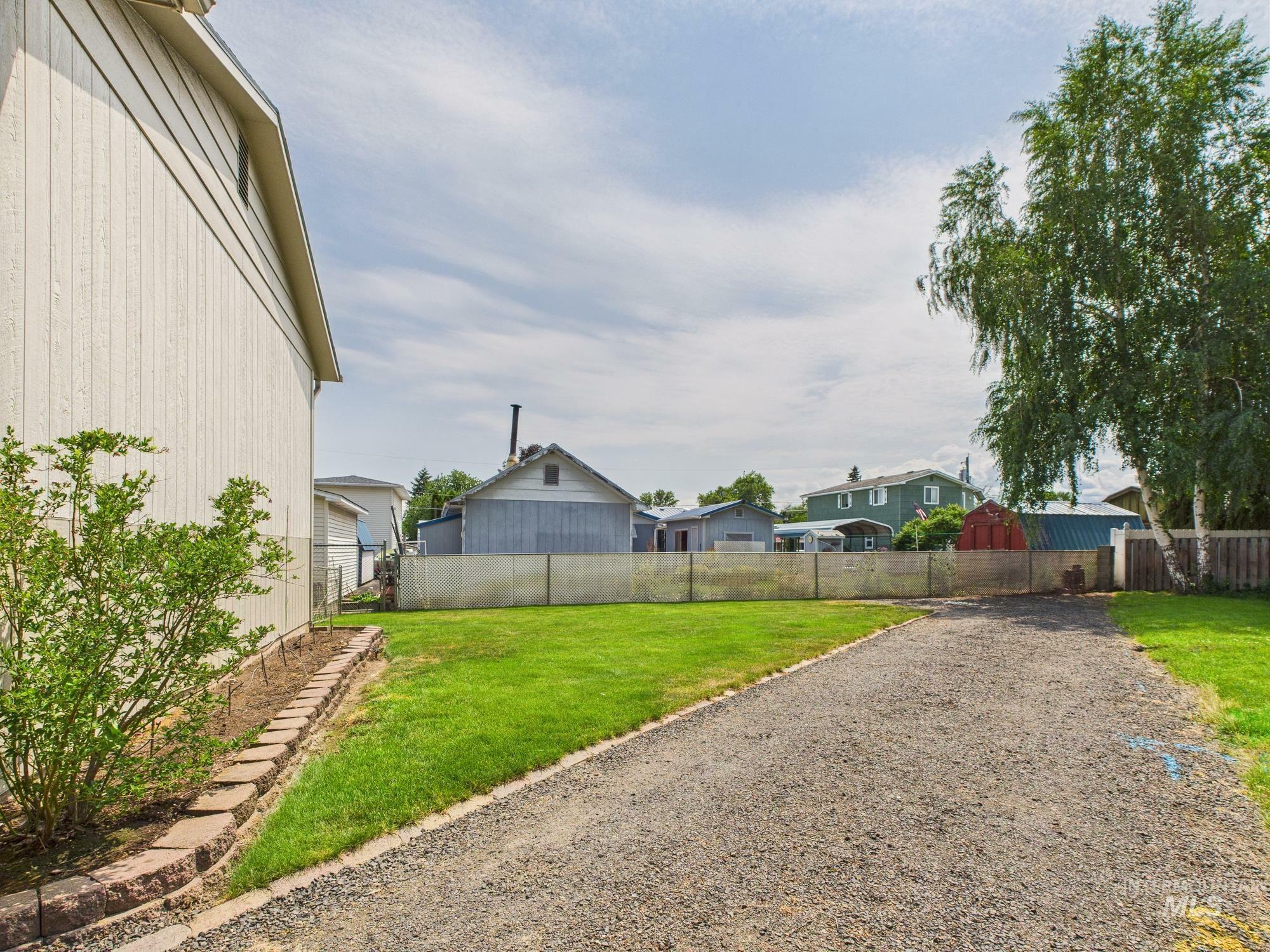 Property Photo: 3427 7th St D ID 83501