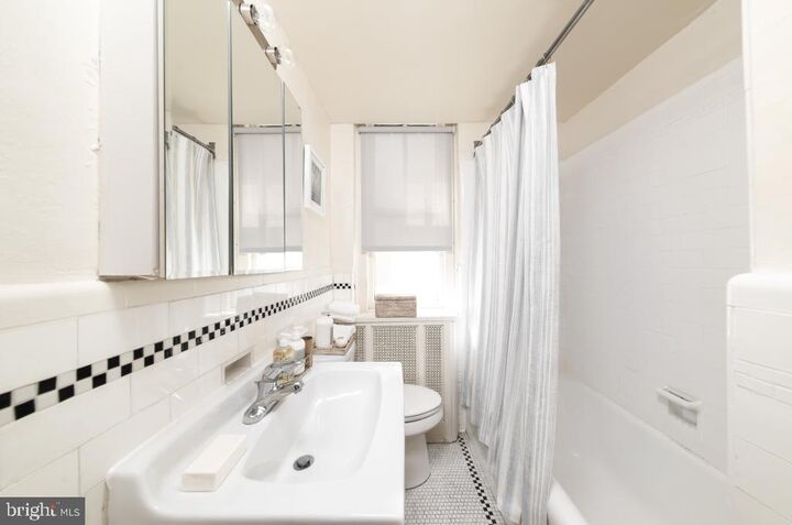 Property Photo: 2100 Walnut Street 02 8G PA 19103