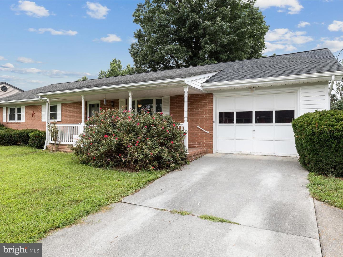 Property Photo: 303 Beechcroft Road VA 22601