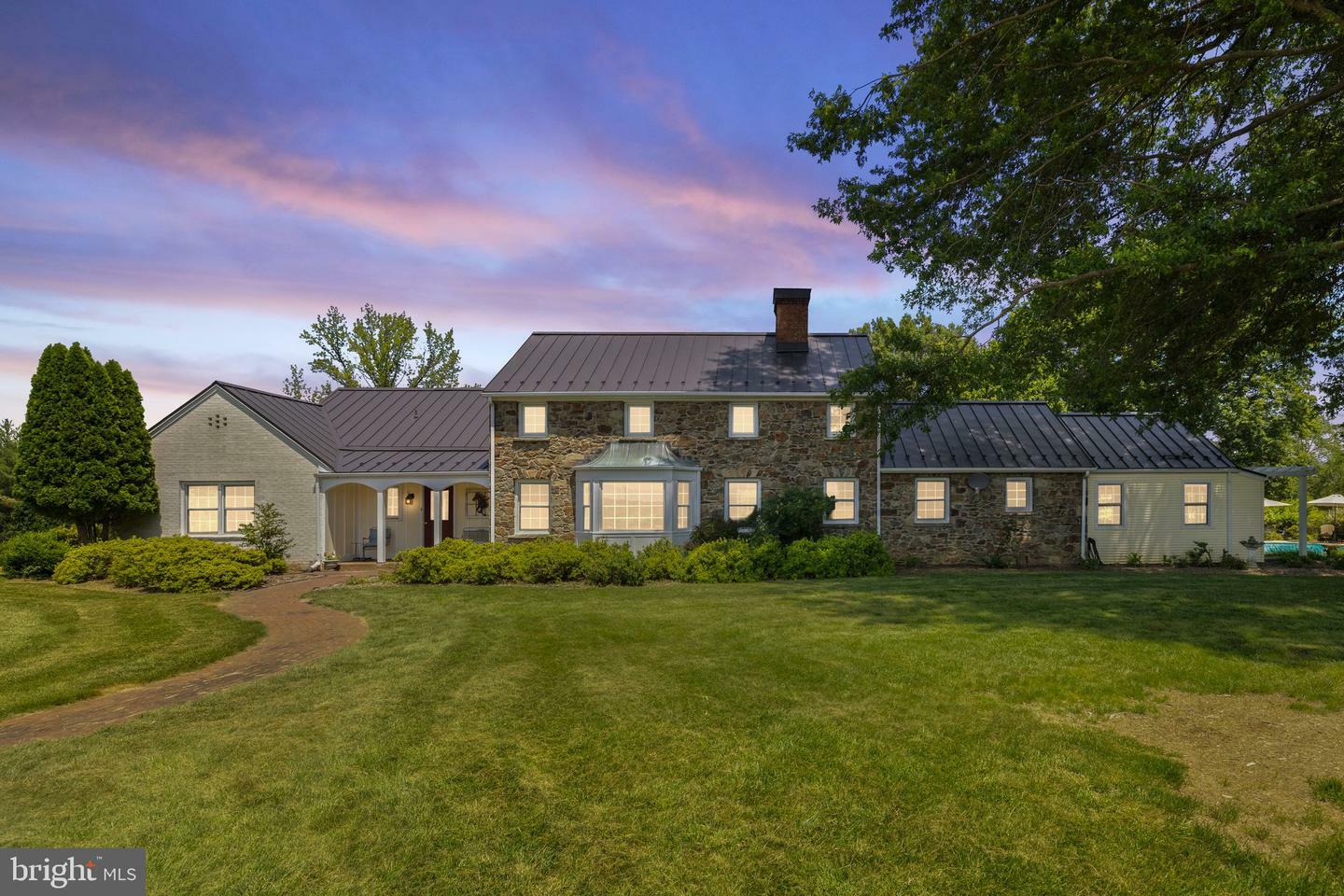 Property Photo: 20400 Beaverdam Bridge Road VA 20132