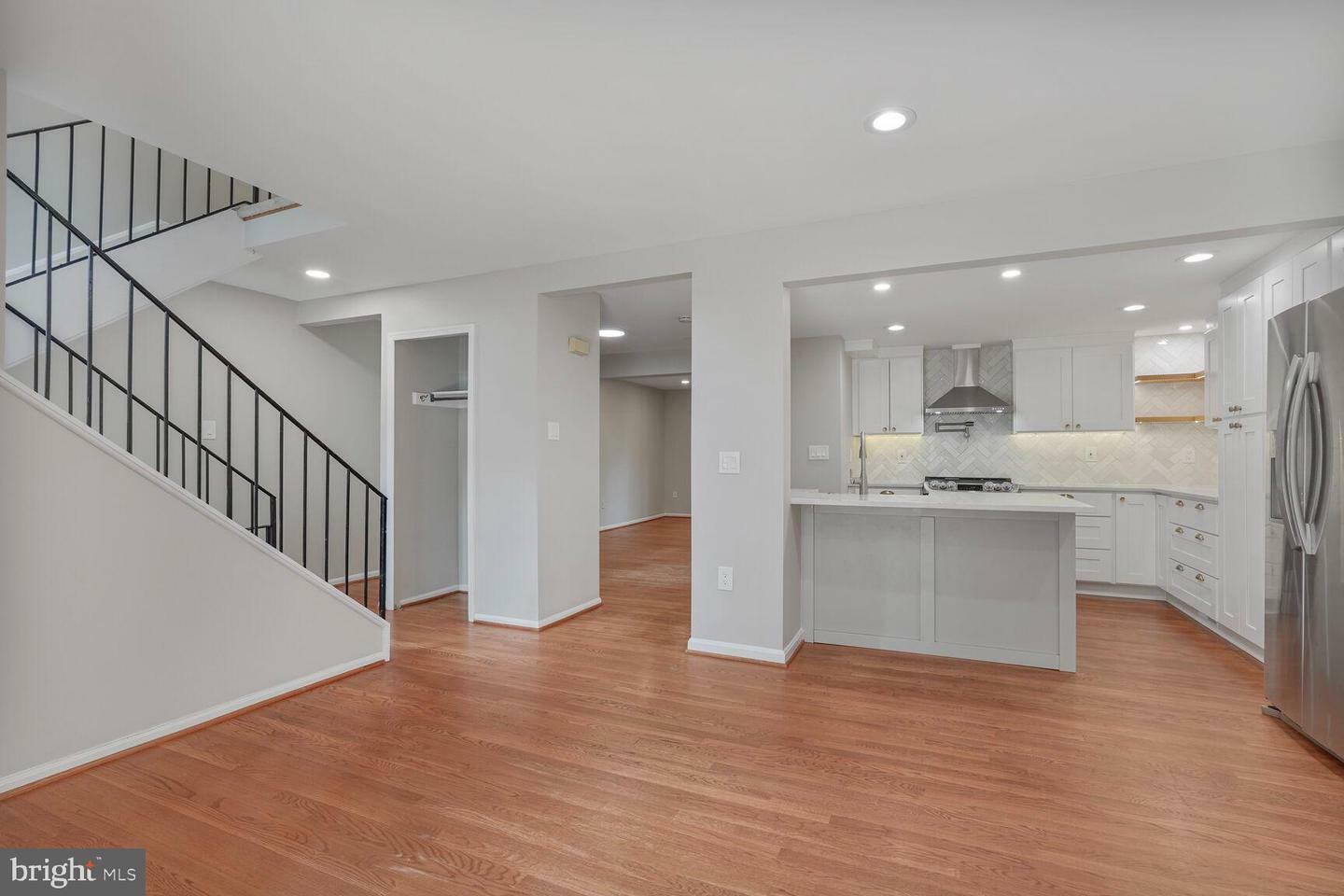 Property Photo: 11022 Saffold Way VA 20190