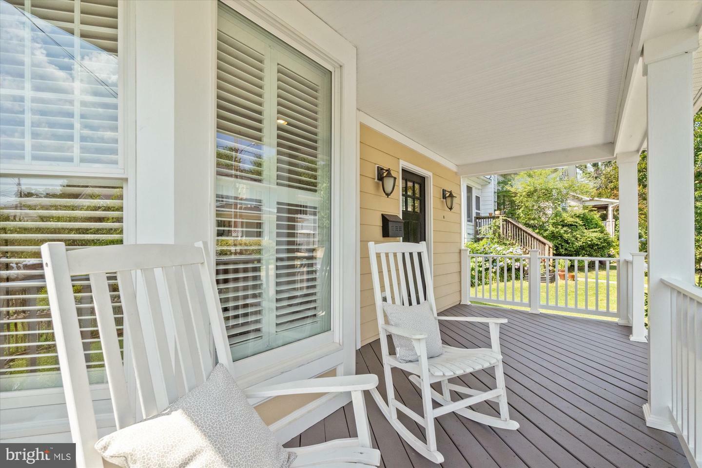 Property Photo: 323 Clifford Avenue VA 22305