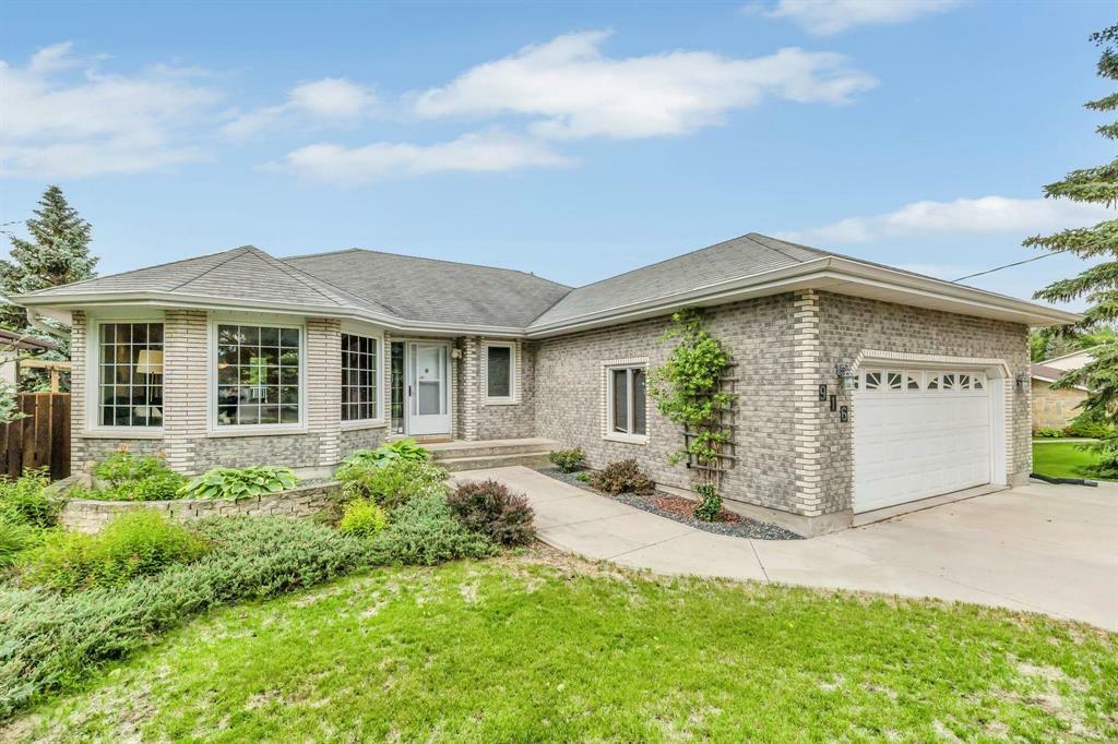 Property Photo: 916 McIvor Avenue MB R2G 2J9