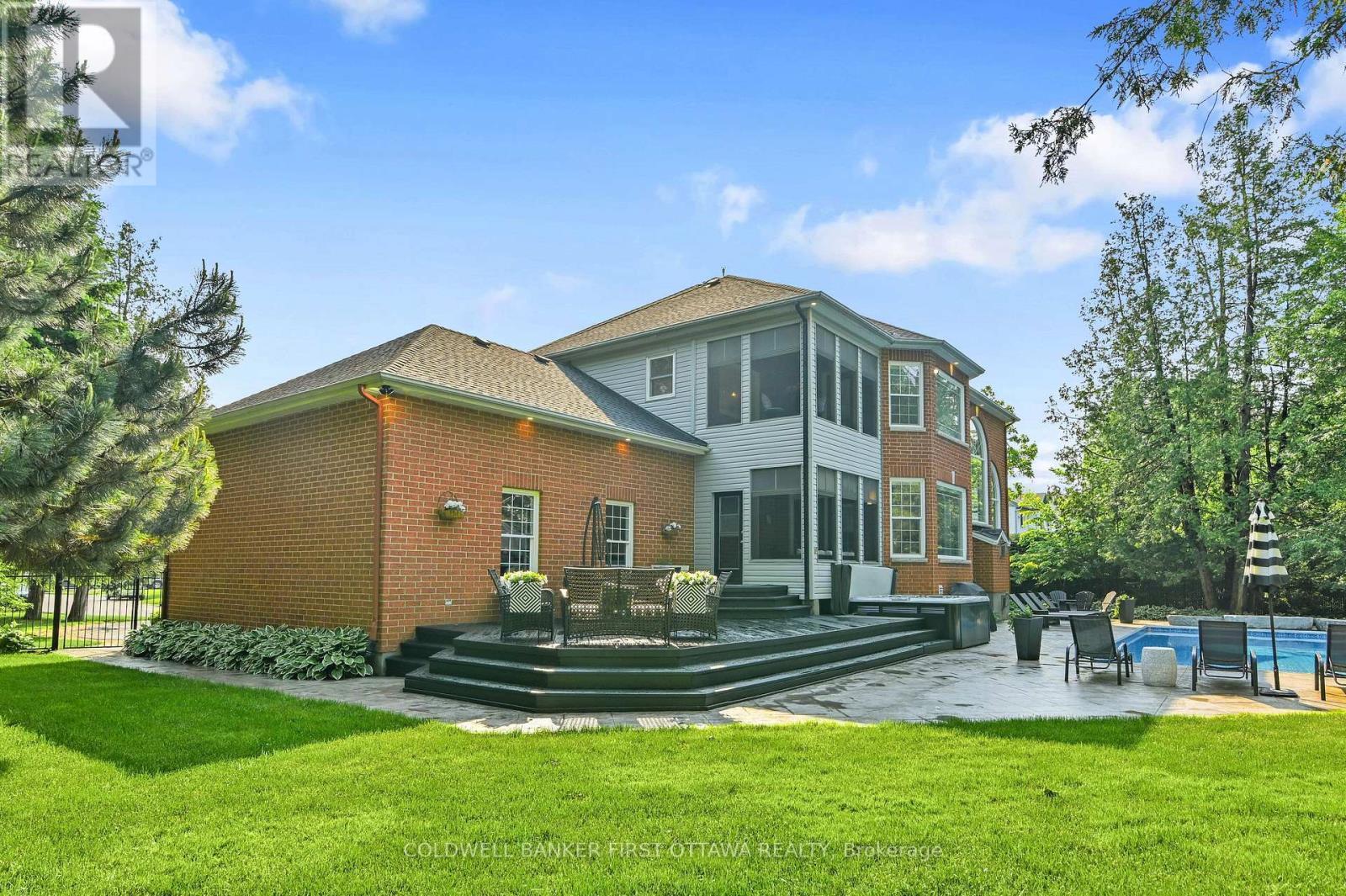 Property Photo: 18 Cypress Gardens ON K2S 1W6