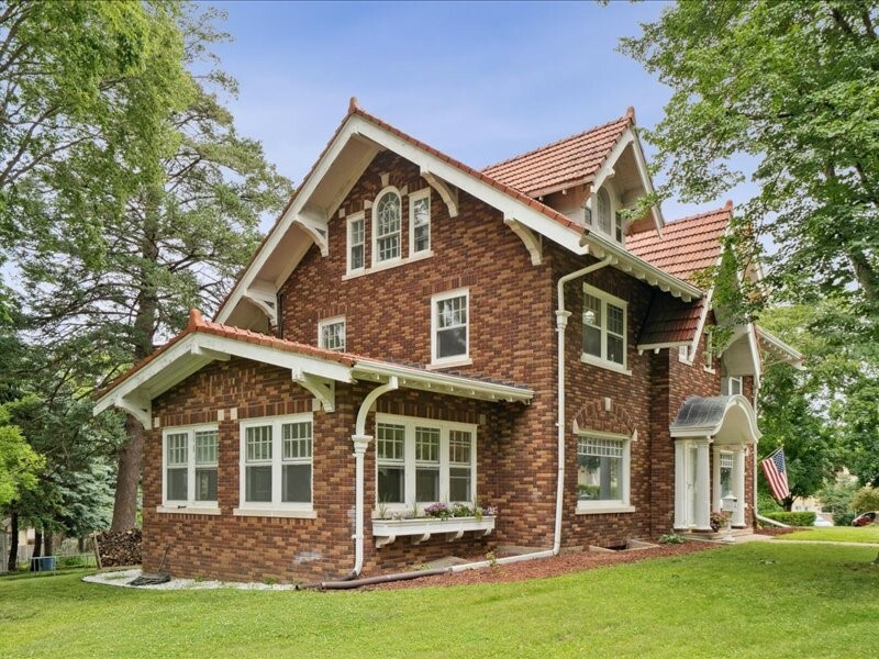 Property Photo: 206 Kingbard Boulevard IA 50701